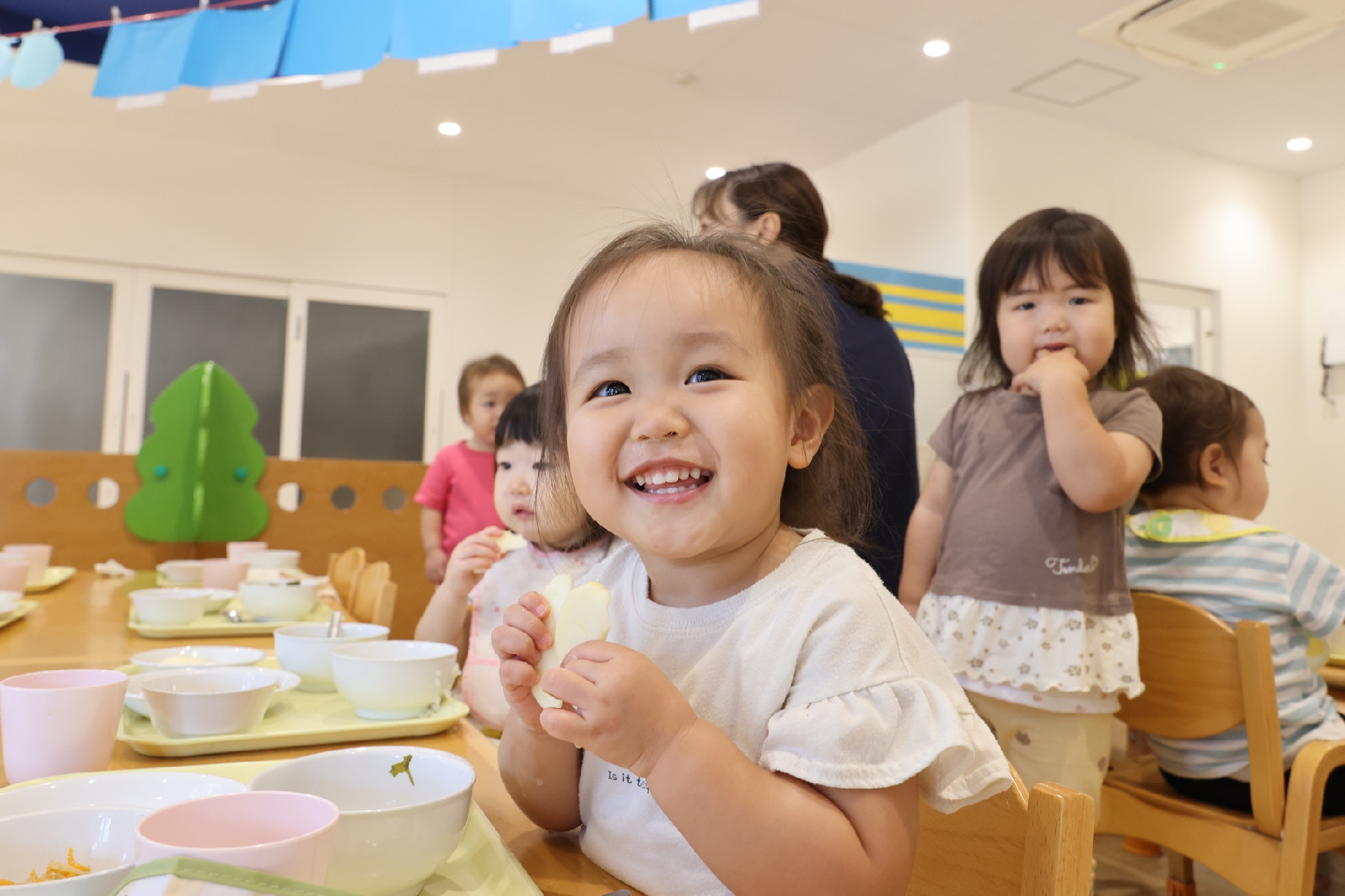 3歳から5歳児は定期的に合同ランチを実施☆