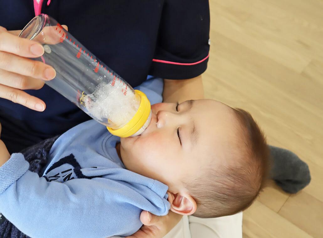 0歳から2歳児は各部屋でいただきます